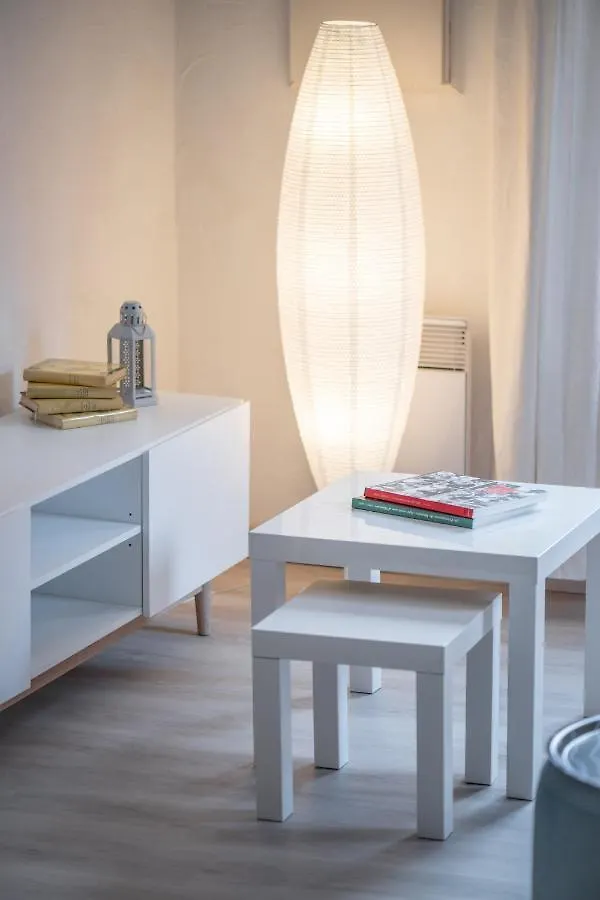 Le Seize, Cosy Studio Au Coeur De La Vieille Ville De Menton 0*,